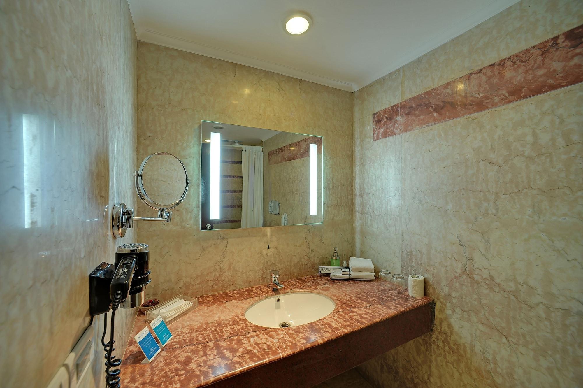 Royal Sarovar Portico Siliguri Dış mekan fotoğraf